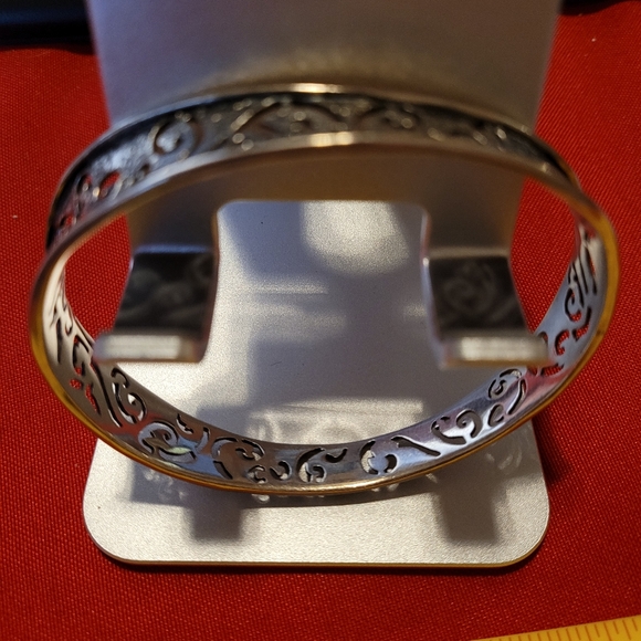 Retired Gorgeous Silpada Bangle Bracelet - Picture 6 of 6